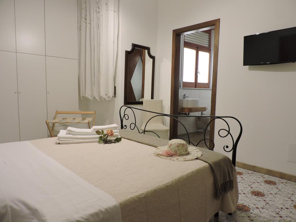 B&B Il Muro Vecchio Giardini Naxos Bilik gambar